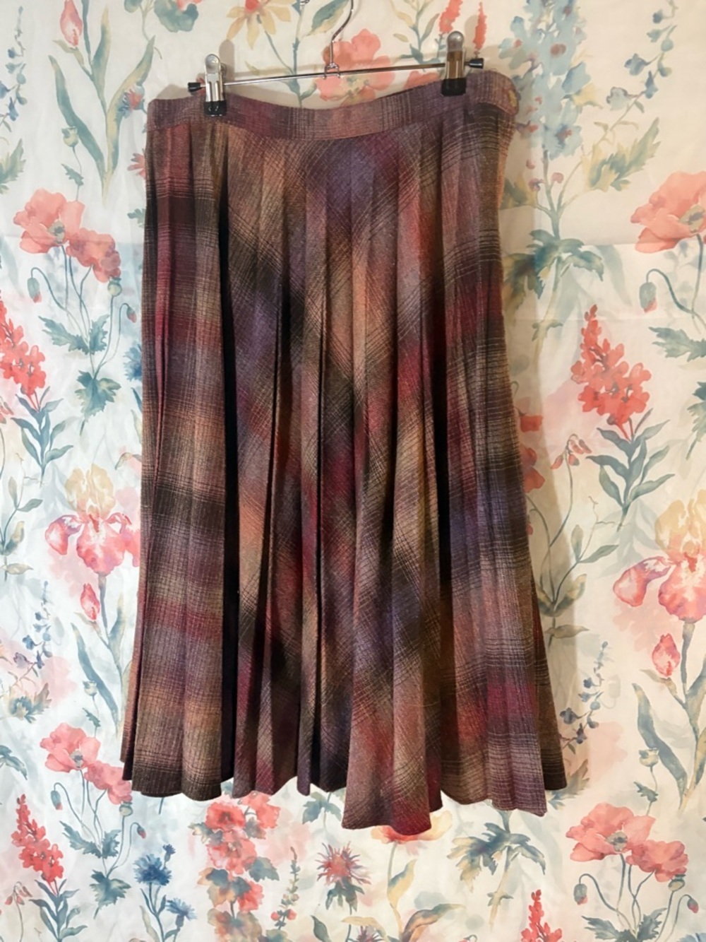 Vintage Pleated Plaid Midi Skirt in Multi-Color - Picture 2 of 8